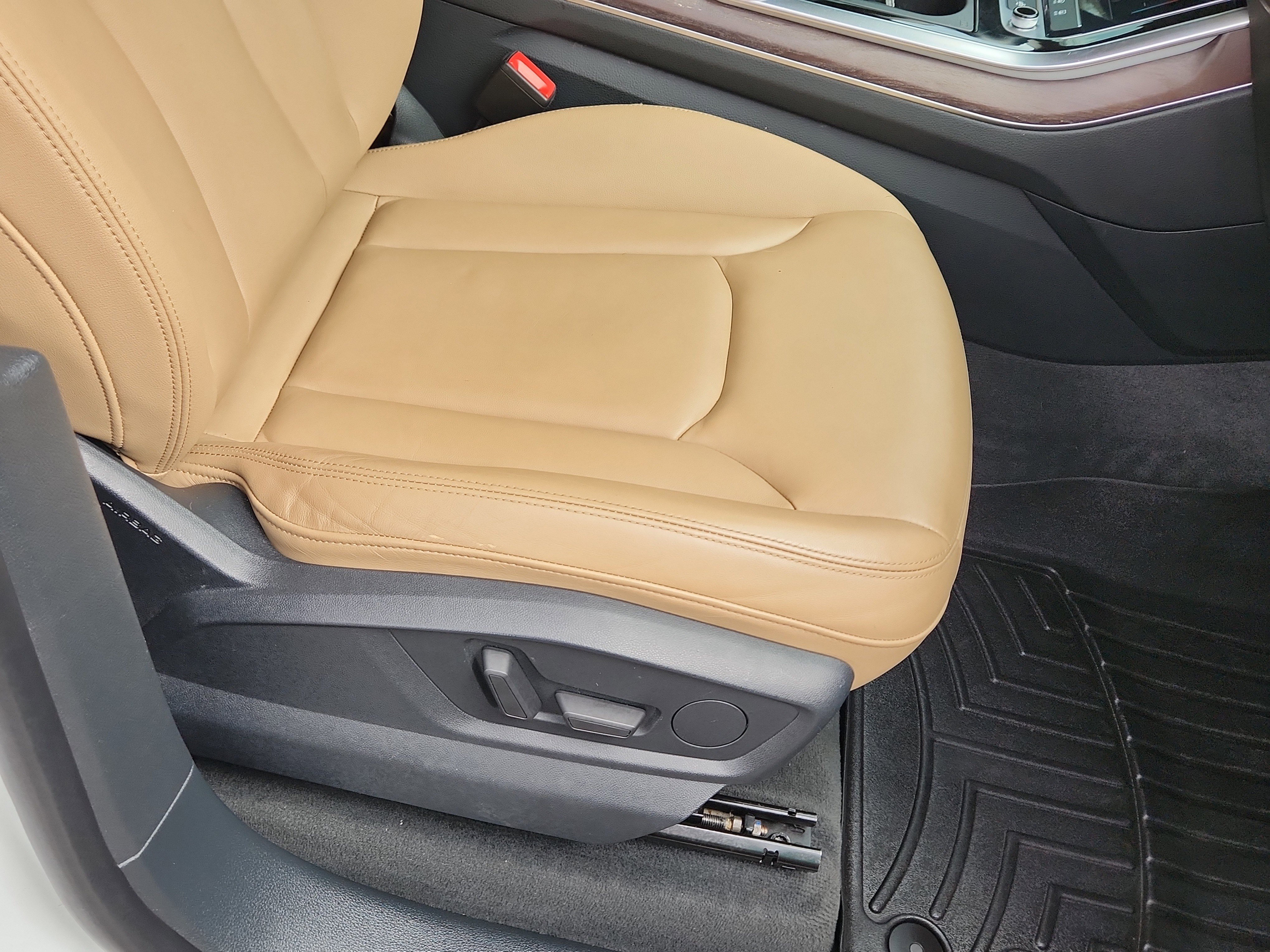 Used 2019 Audi Q8 Premium w/ Convenience Package image 14