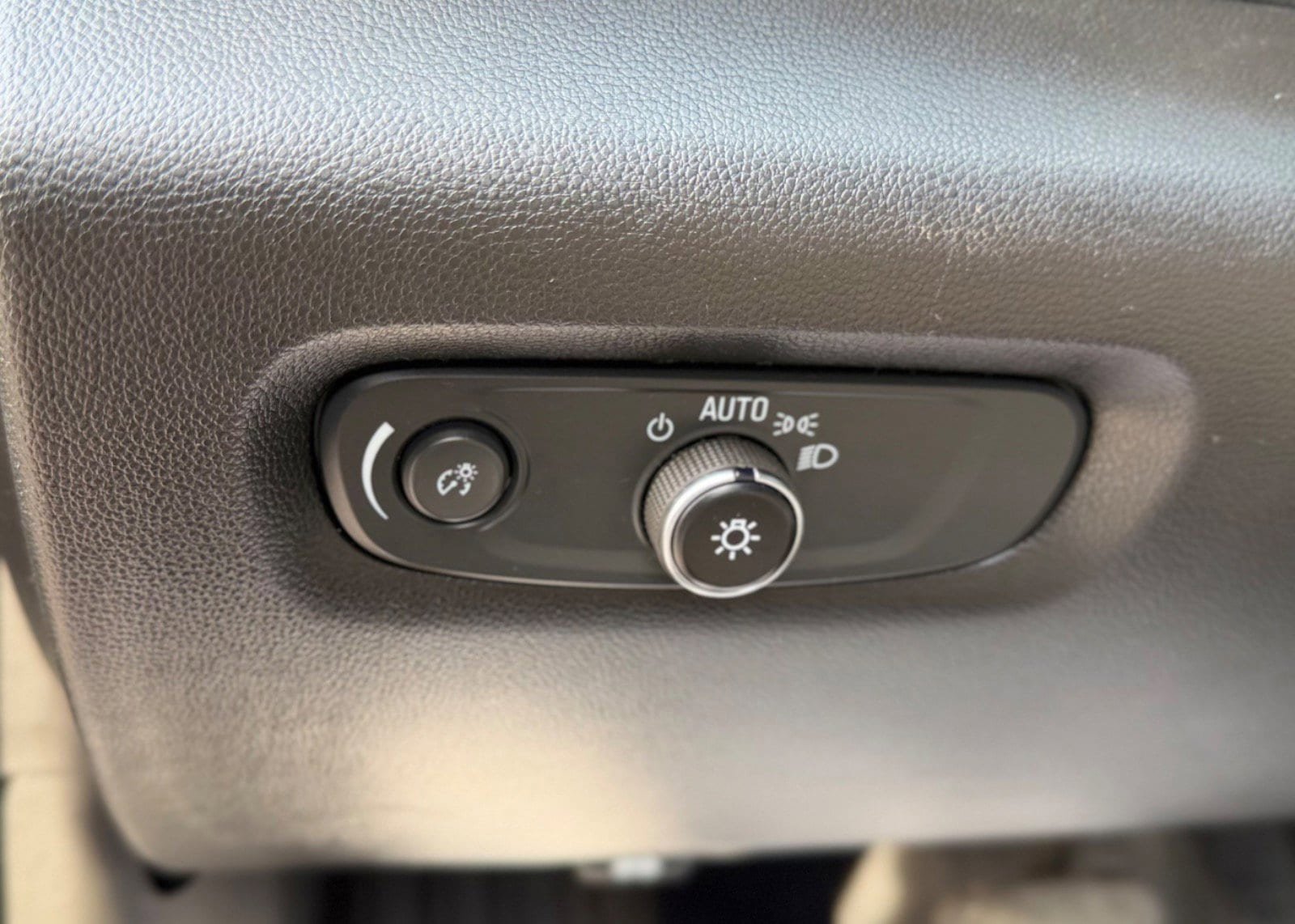 Used 2023 Chevrolet Traverse LT image 29