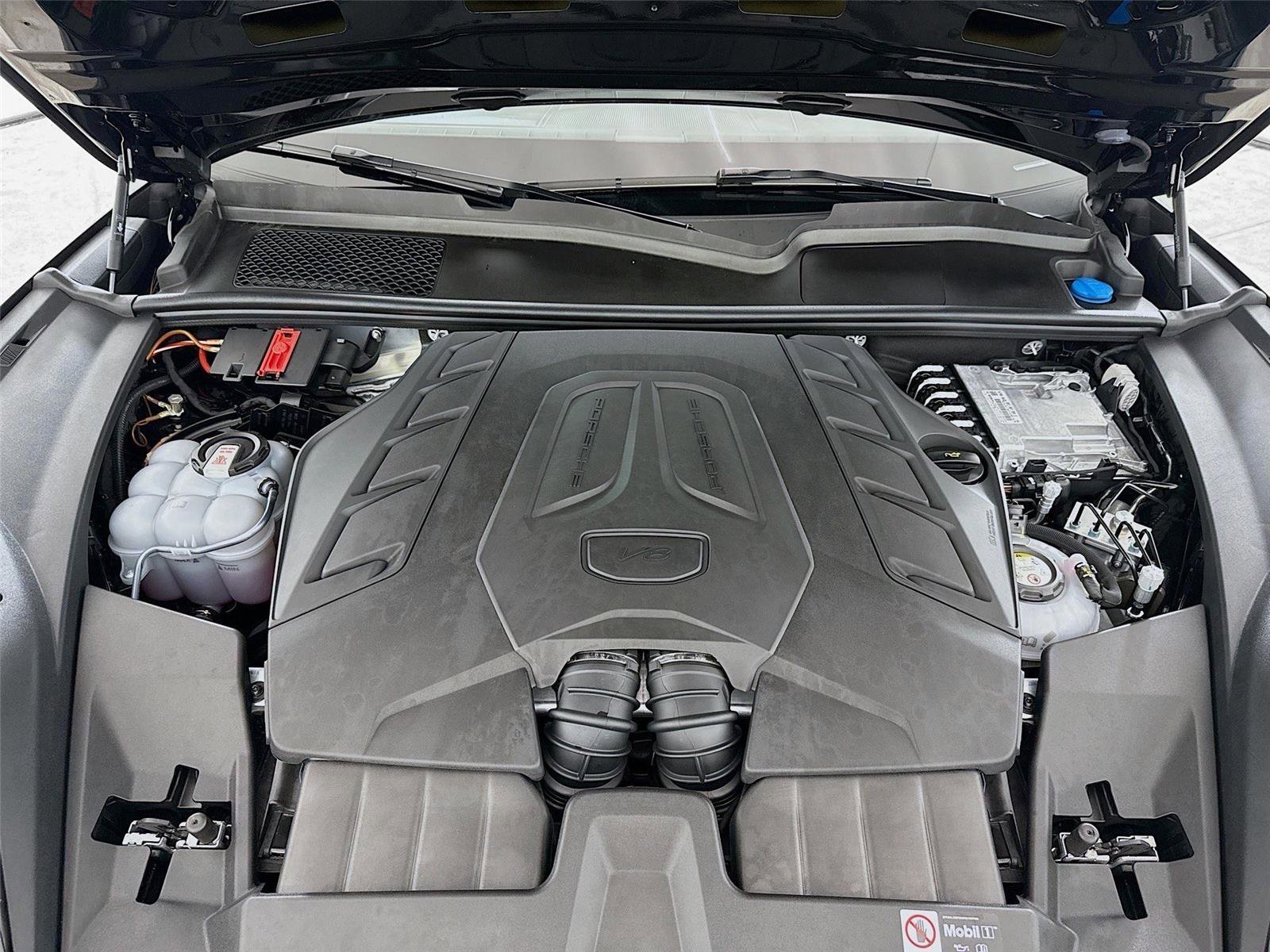 Used 2025 Porsche Cayenne Turbo image 27