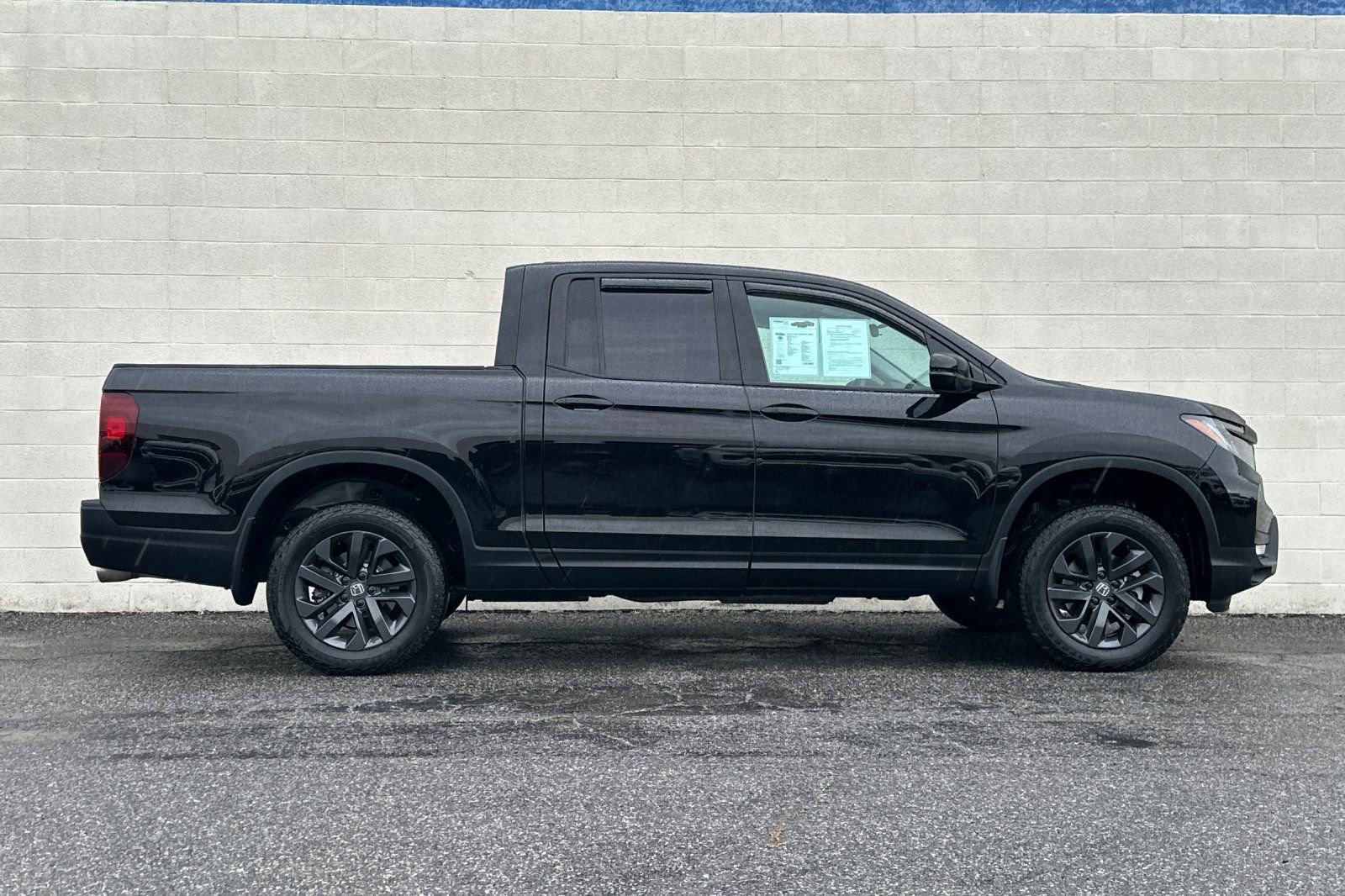 Used 2025 Honda Ridgeline Sport image 3