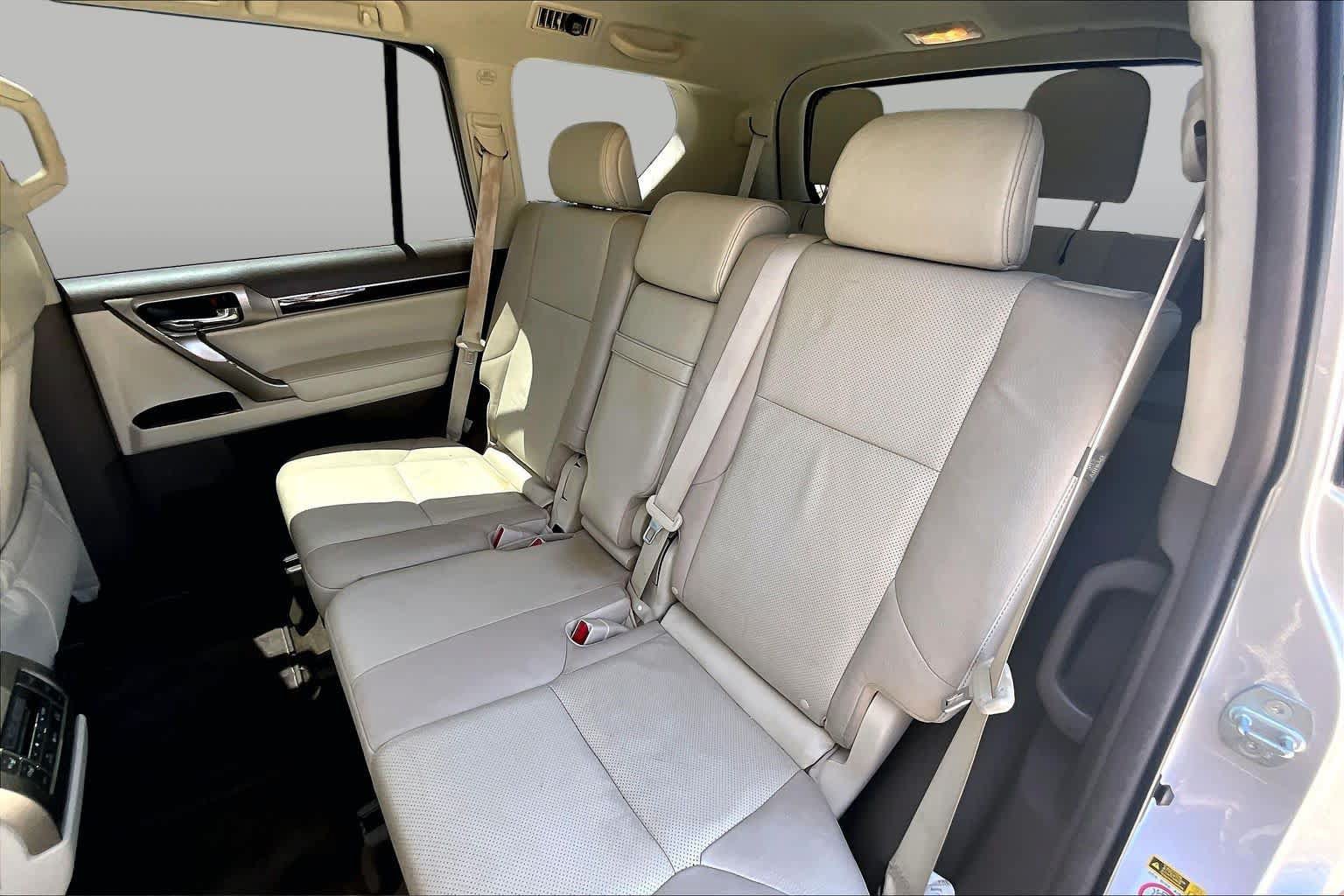 Used 2015 Lexus GX 460 w/ Premium Package AWD/4WD image 18