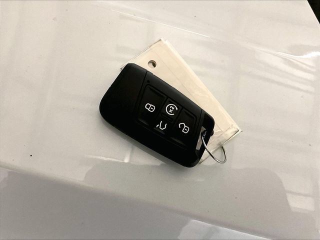 Used 2024 Volkswagen Tiguan SEL R-Line AWD/4WD image 9