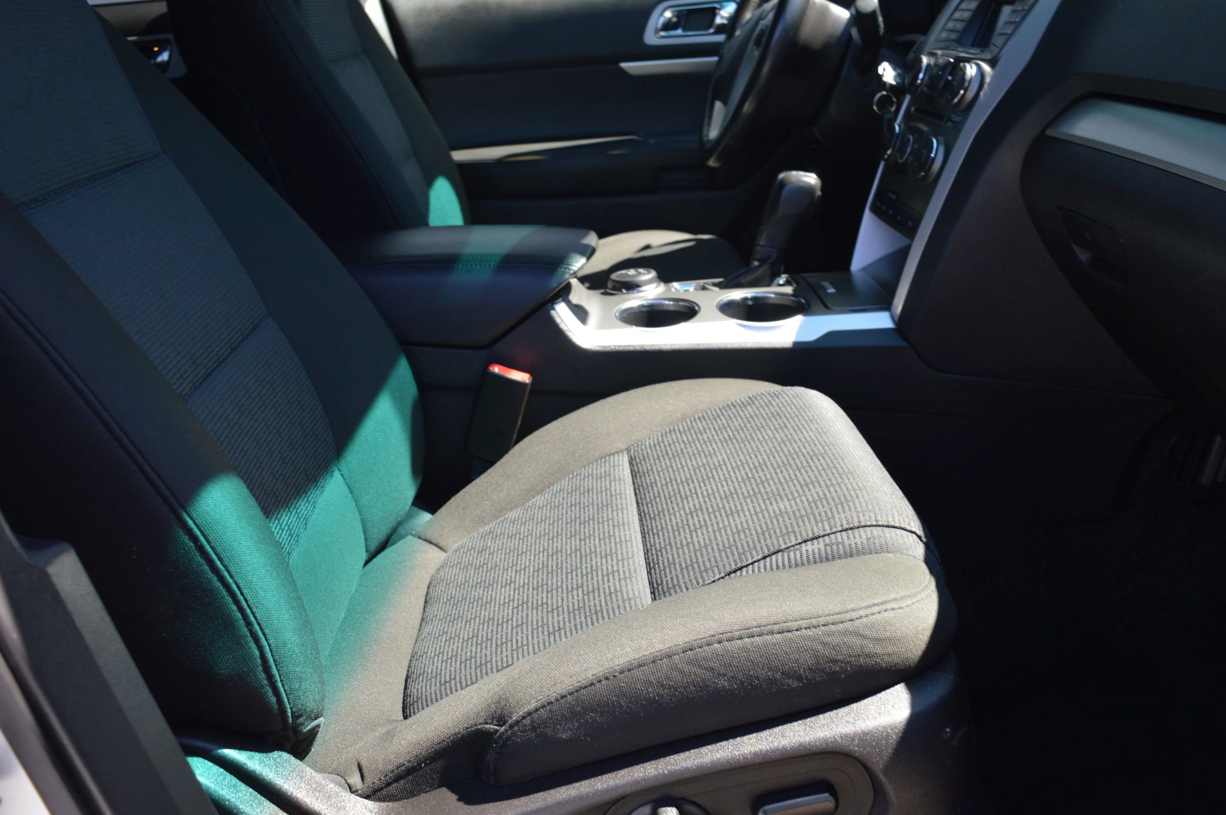 Used 2014 Ford Explorer XLT image 23