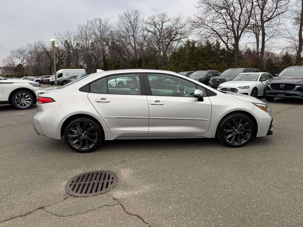 Used 2025 Toyota Corolla SE w/ SE Premium Package image 8