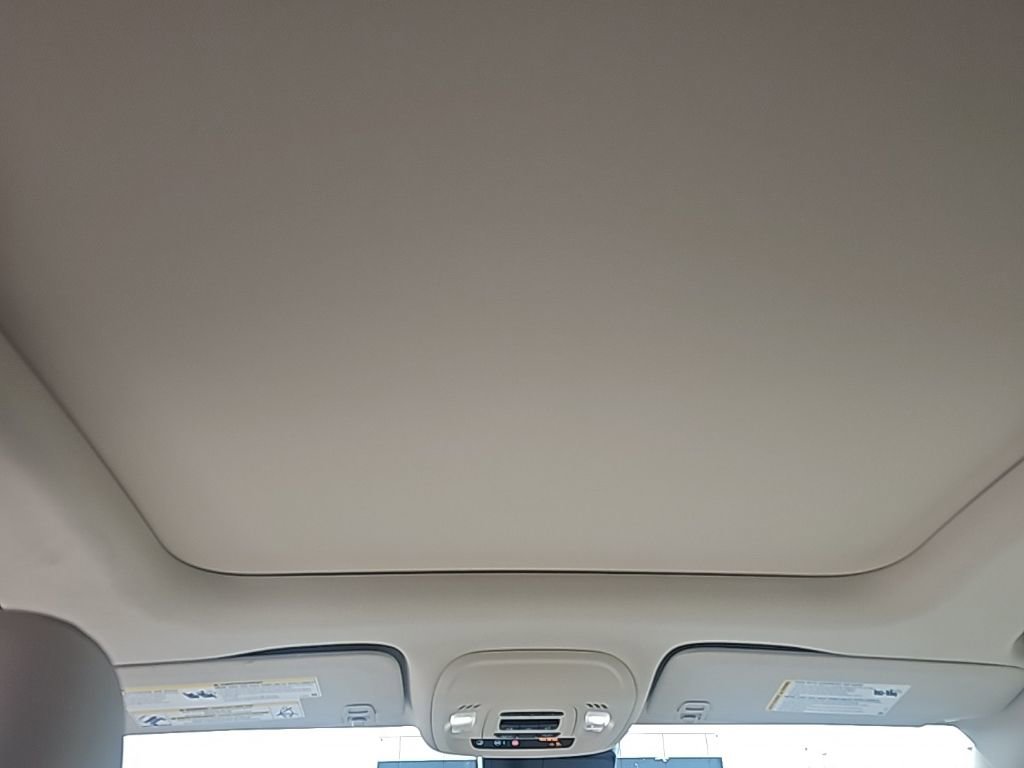 Used 2022 Buick Envision Avenir w/ Technology Package II image 17