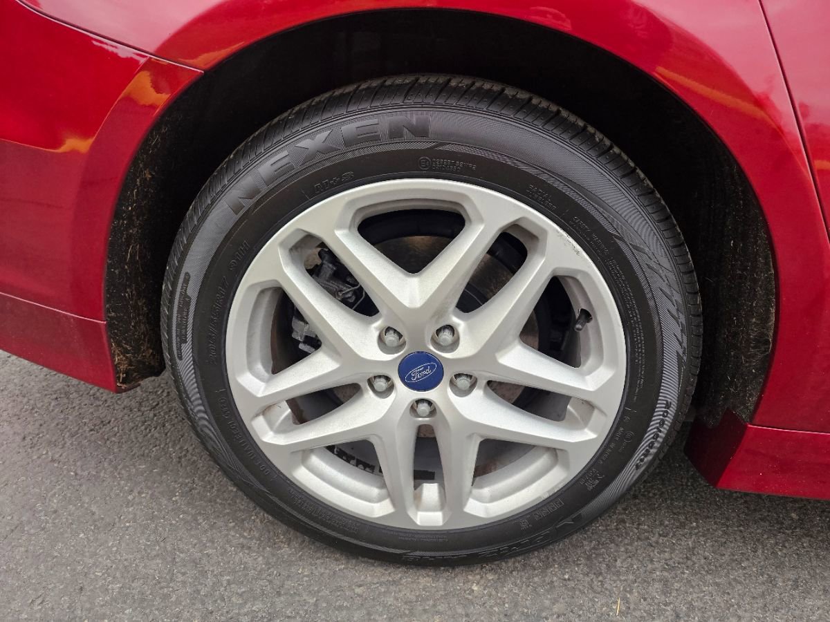 Used 2016 Ford Fusion SE image 18