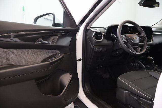 Used 2025 Chevrolet TrailBlazer LT AWD/4WD image 8