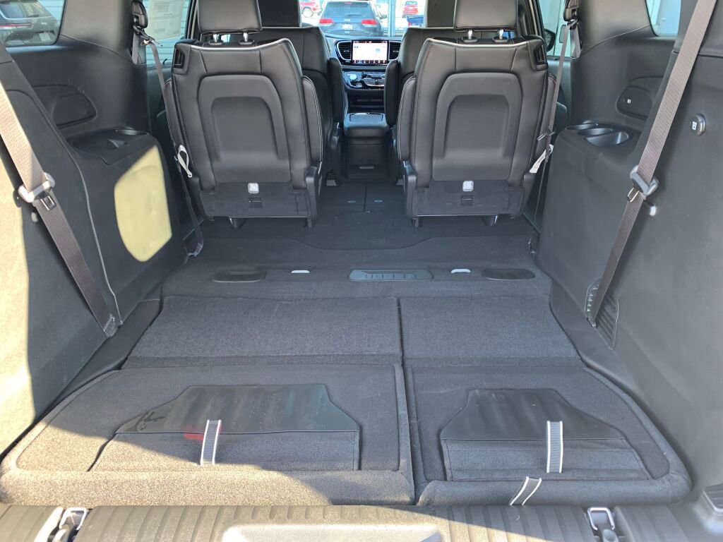 New 2026 Chrysler Pacifica Limited w/ S Appearance Package image 32