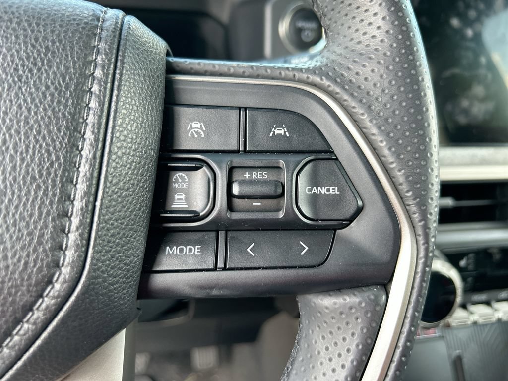 Certified 2025 Toyota 4Runner Platinum AWD/4WD image 31
