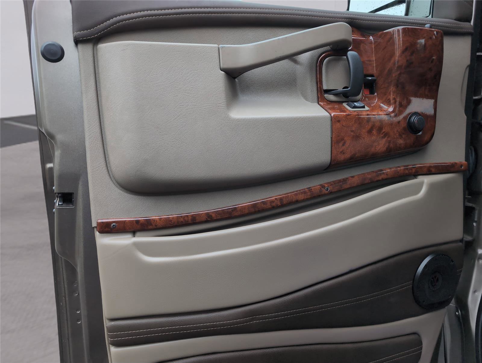 Used 2022 Chevrolet Express 2500 Extended w/ Enhanced Convenience Package image 11