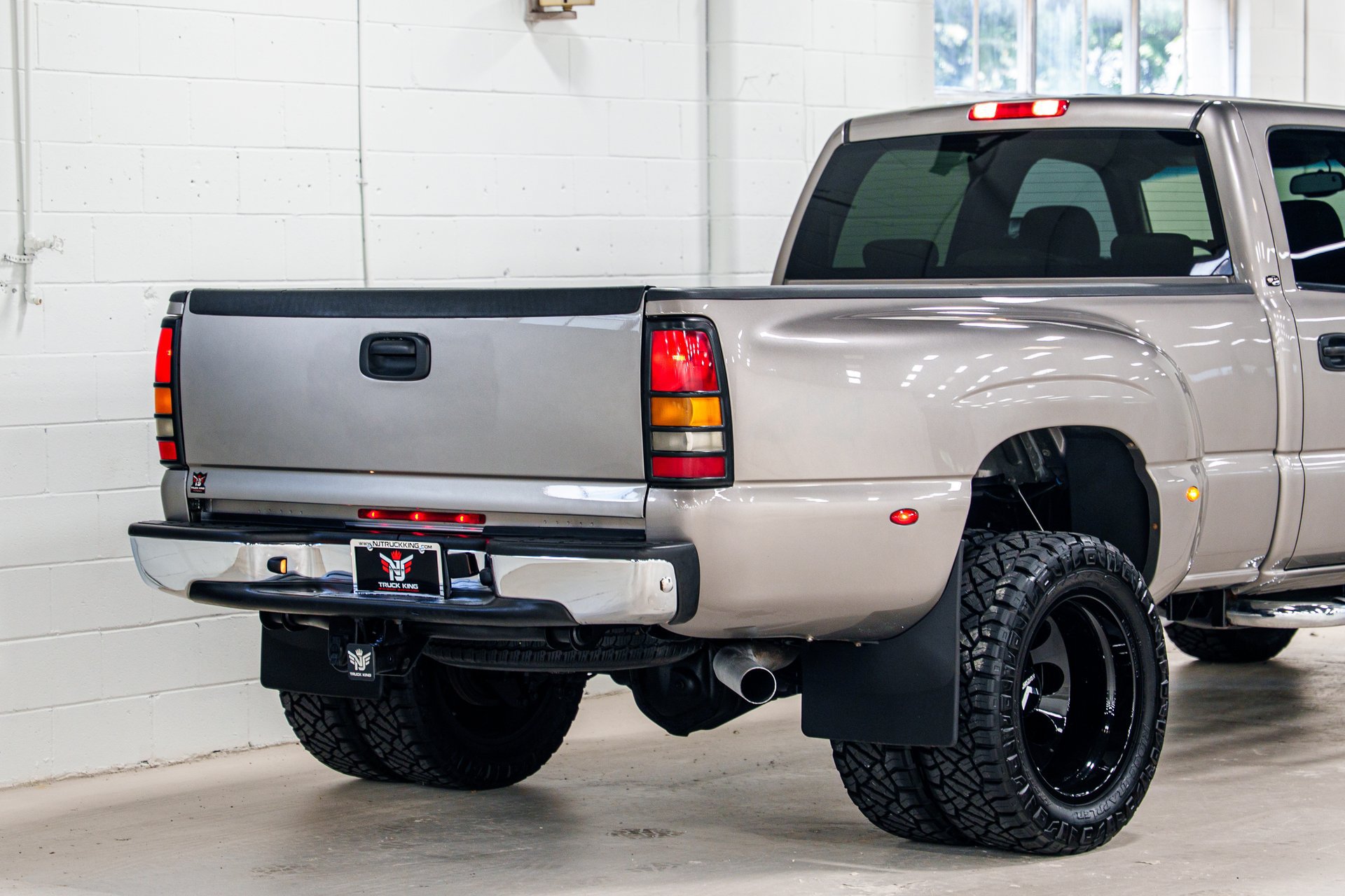 Used 2007 GMC Sierra 3500 SLT w/ Heavy-Duty Power Package AWD/4WD image 16