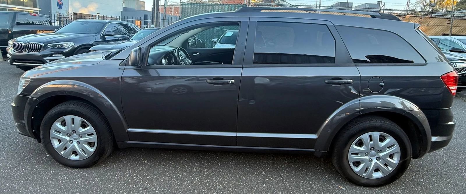 Used 2017 Dodge Journey SE w/ Flexible Seating Group image 8