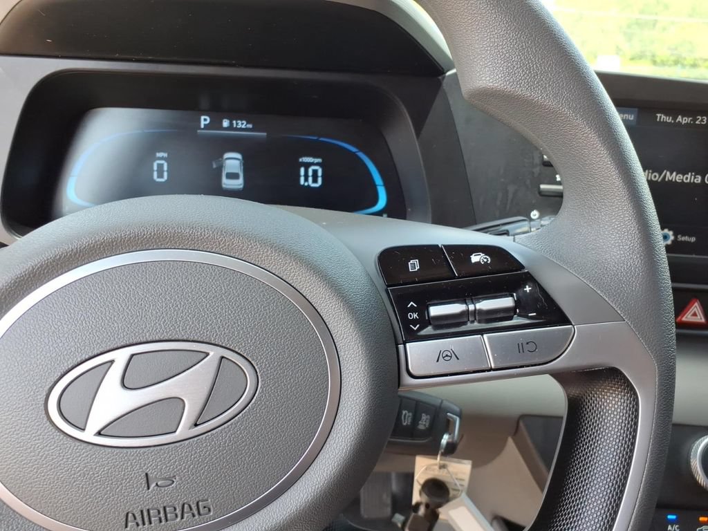 Used 2025 Hyundai Elantra SE FWD image 8