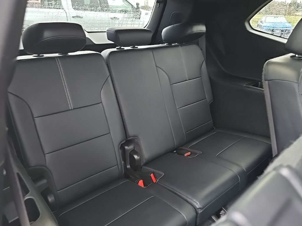 Used 2024 GMC Acadia Elevation image 29