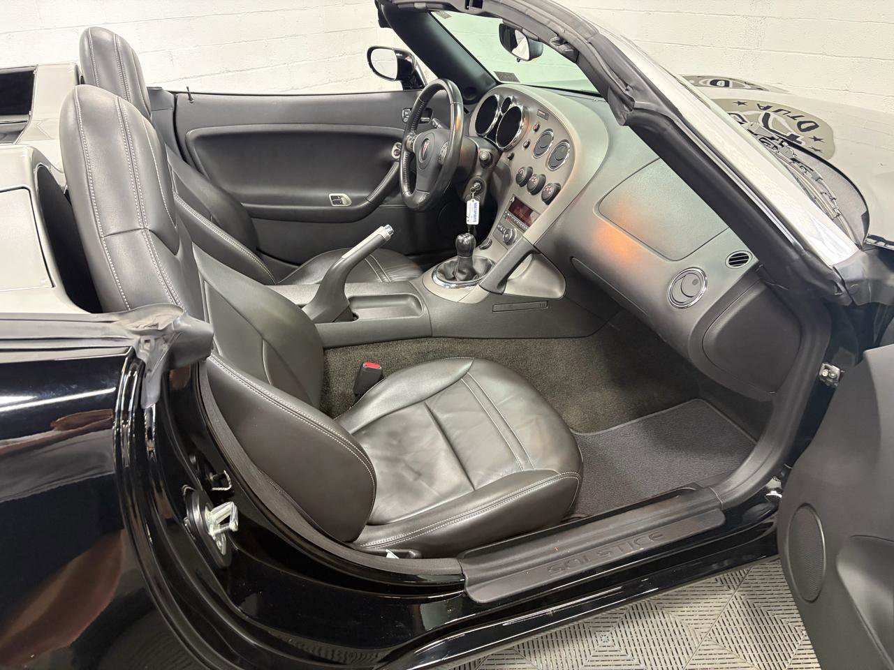 Used 2006 Pontiac Solstice Convertible w/ Premium Package image 19