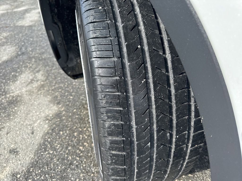 Used 2022 Tesla Model Y Long Range image 34