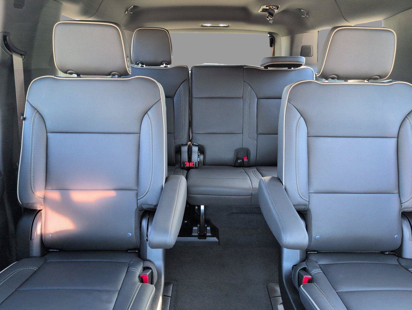 New 2026 Chevrolet Suburban Premier w/ Sun And Tow Package AWD/4WD image 28