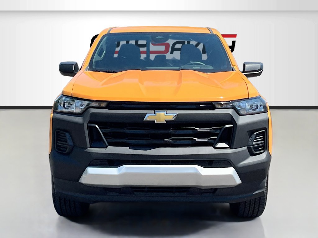Used 2025 Chevrolet Colorado W/T w/ WT Custom Package RWD image 2