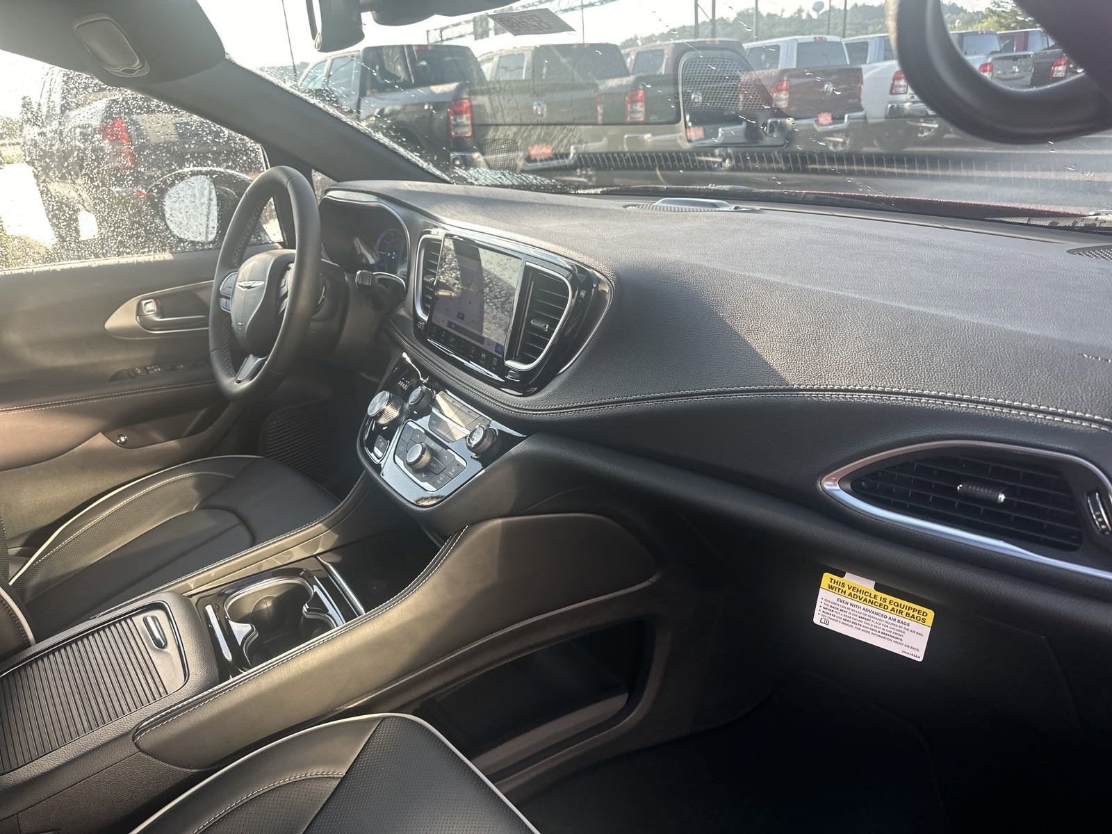 New 2024 Chrysler Pacifica Premium FWD image 28