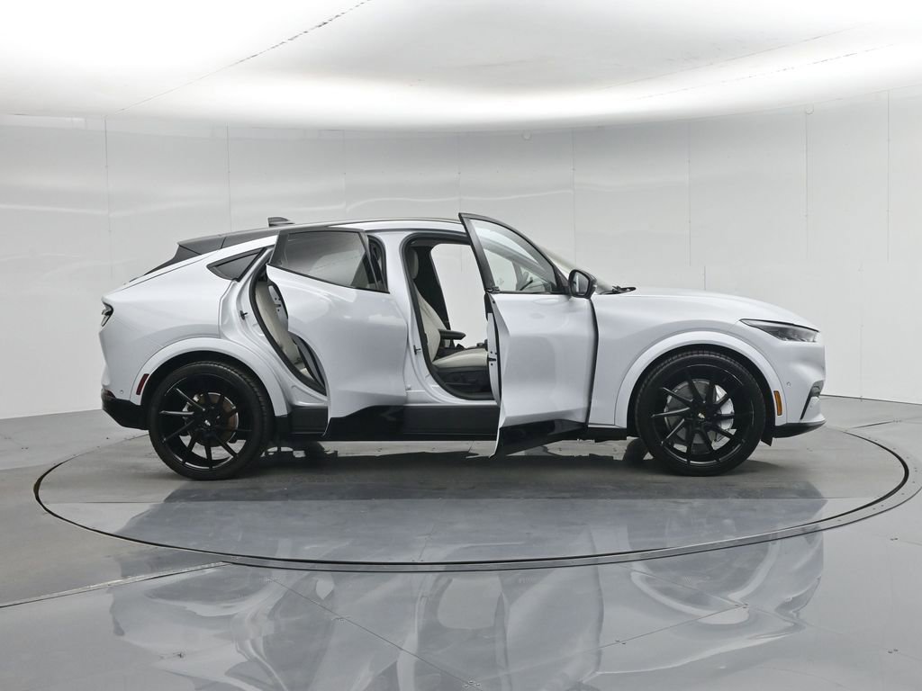 Used 2021 Ford Mustang Mach-E Premium image 4