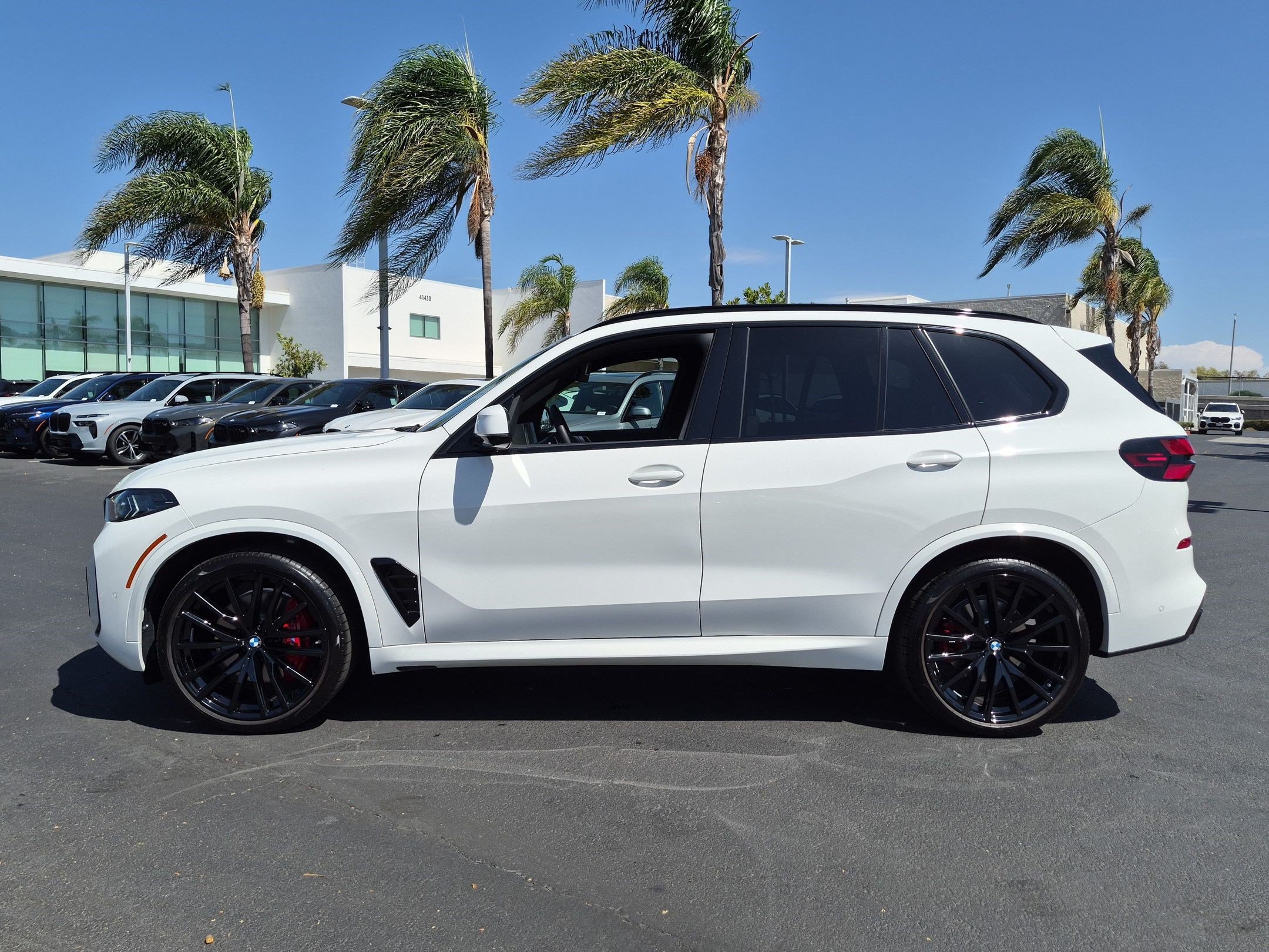 Used 2026 BMW X5 xDrive40i w/ M Sport Package AWD/4WD image 7