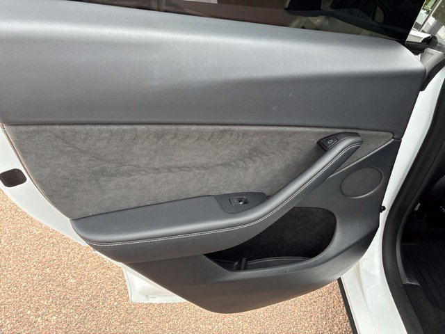 Used 2024 Tesla Model Y Long Range AWD/4WD image 22