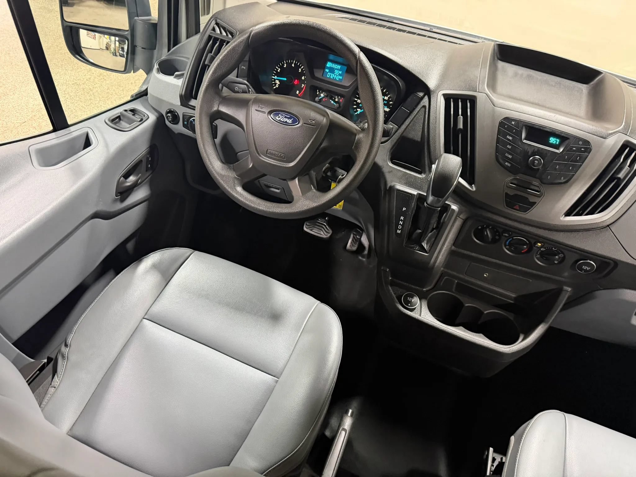 Used 2018 Ford Transit 150 XL RWD image 46