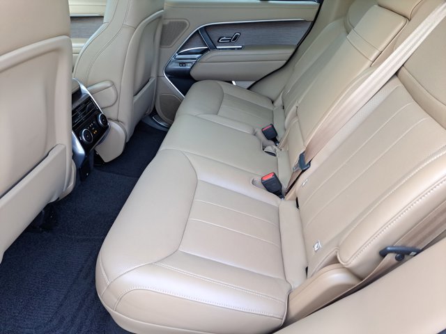 Used 2025 Land Rover Range Rover SE AWD/4WD image 13