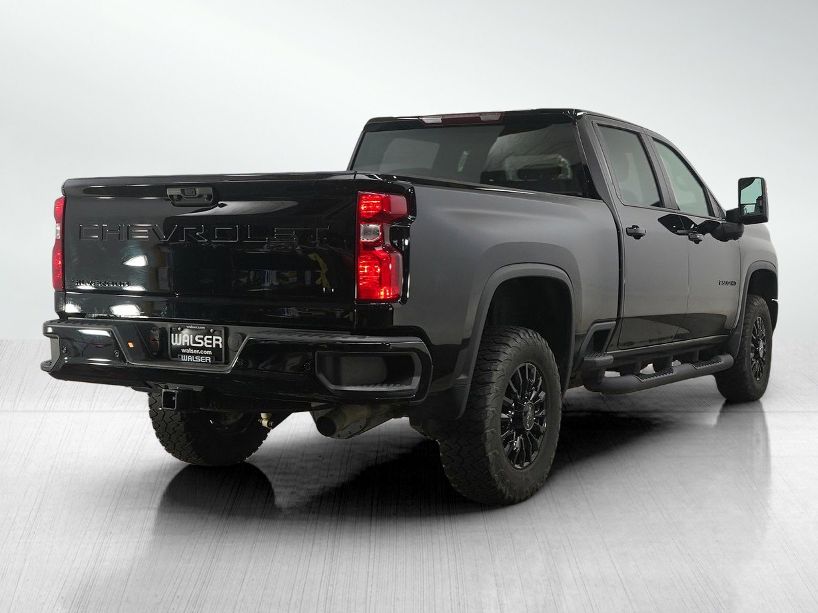 Used 2022 Chevrolet Silverado 2500 LT w/ Midnight Edition AWD/4WD image 5