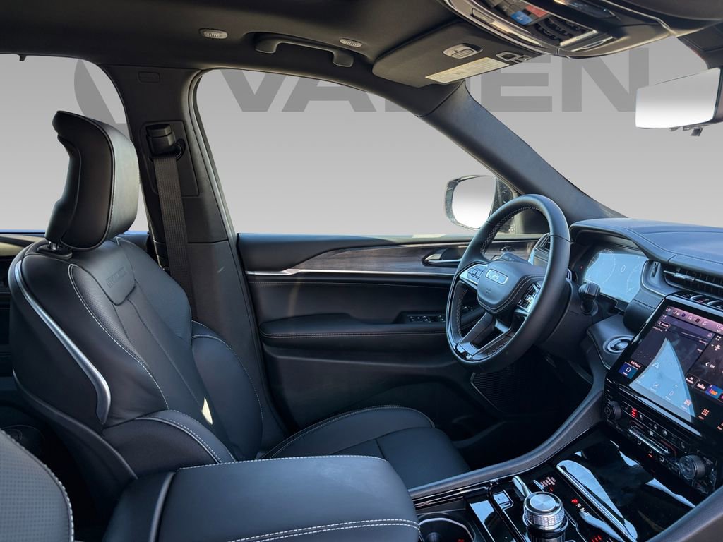 New 2025 Jeep Grand Cherokee L Overland w/ Advanced Protech Group III image 11