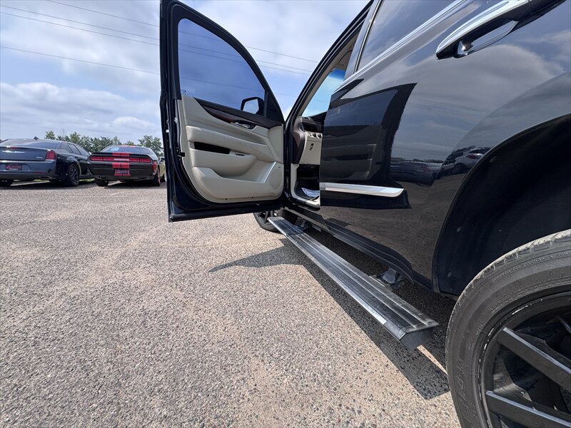 Used 2015 Cadillac Escalade Premium AWD/4WD image 9