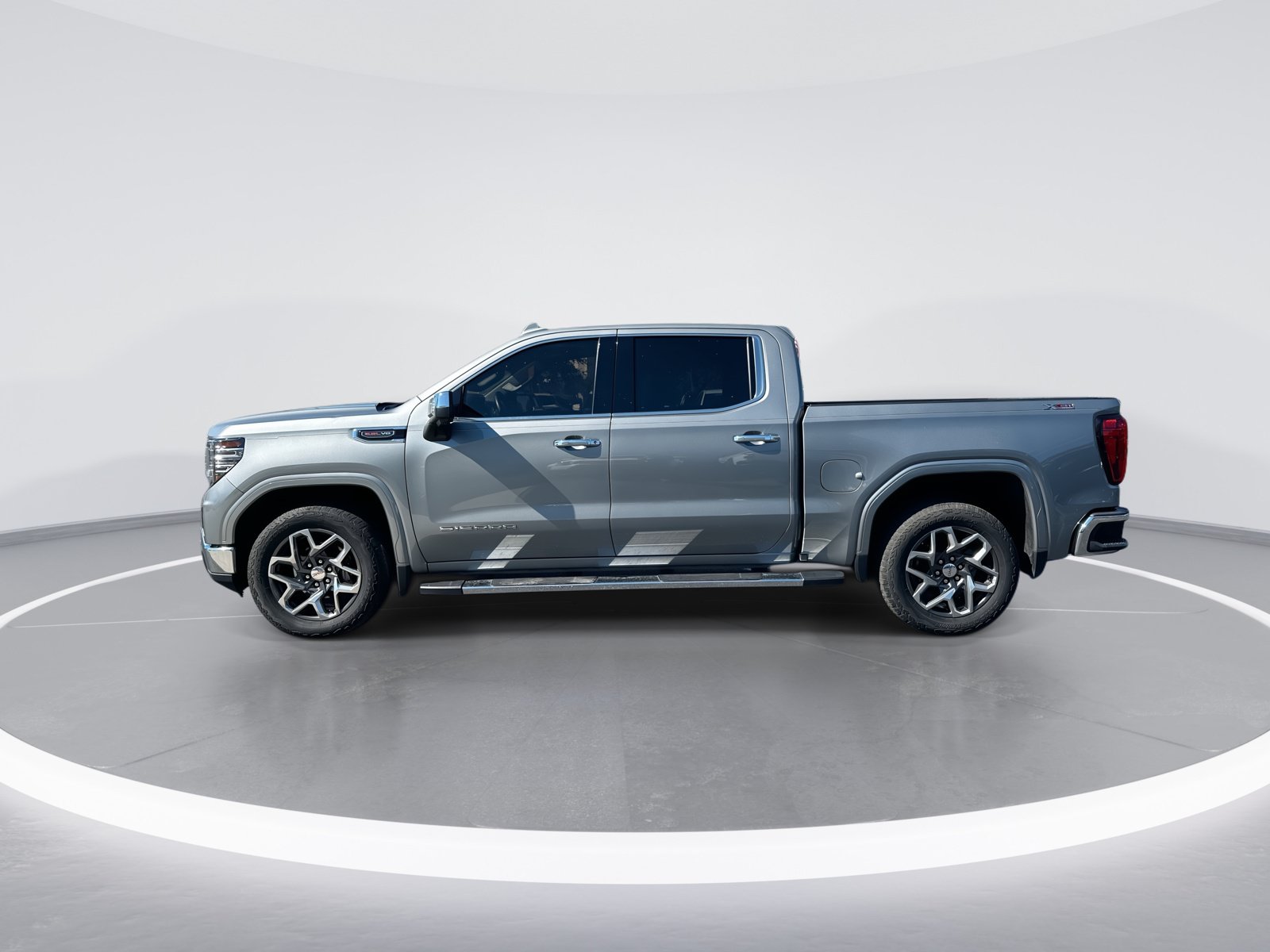 Used 2023 GMC Sierra 1500 SLT w/ SLT Premium Plus Package AWD/4WD image 6