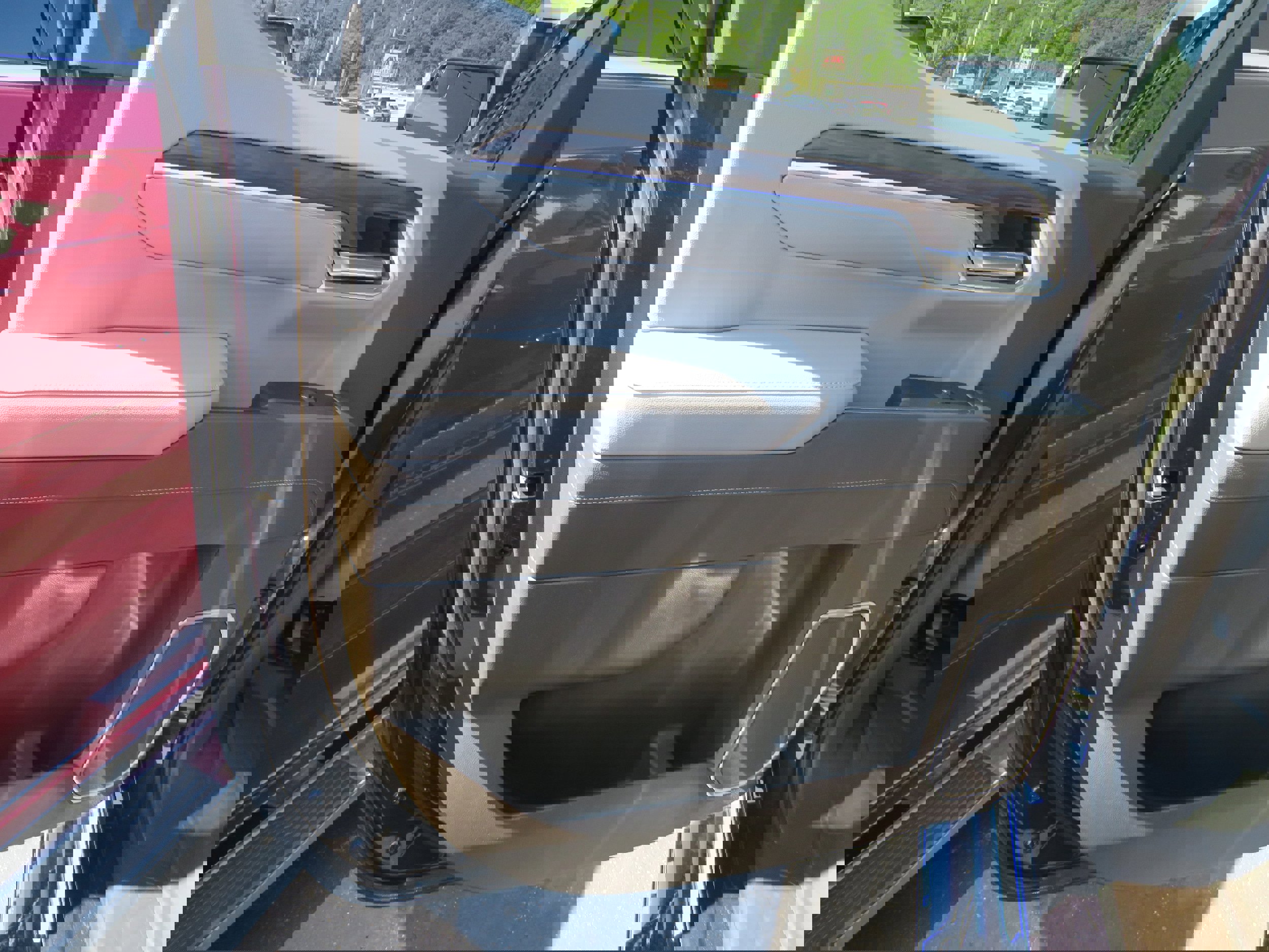 Used 2022 GMC Sierra 1500 SLT w/ SLT Convenience Package image 9