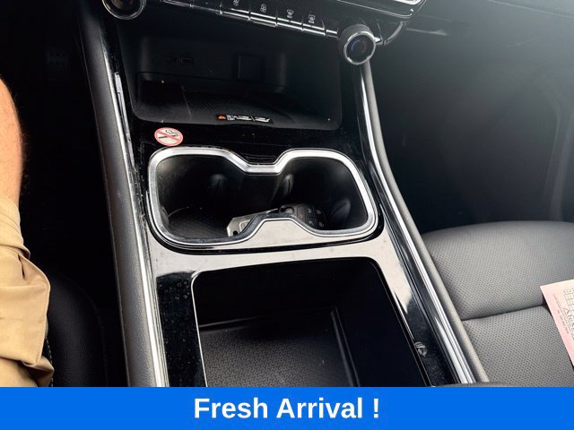 Used 2026 Chevrolet Traverse LT FWD image 8