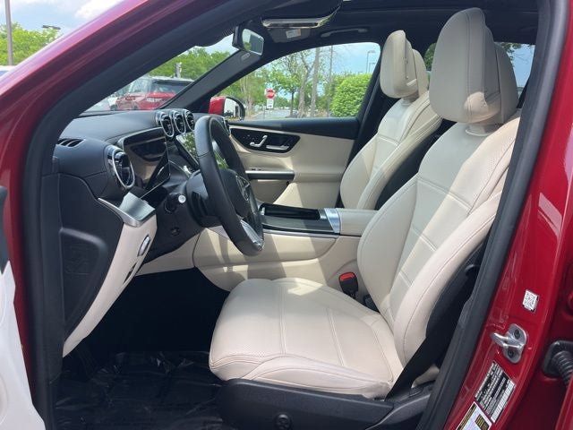Used 2025 Mercedes-Benz GLC 300 4MATIC image 24