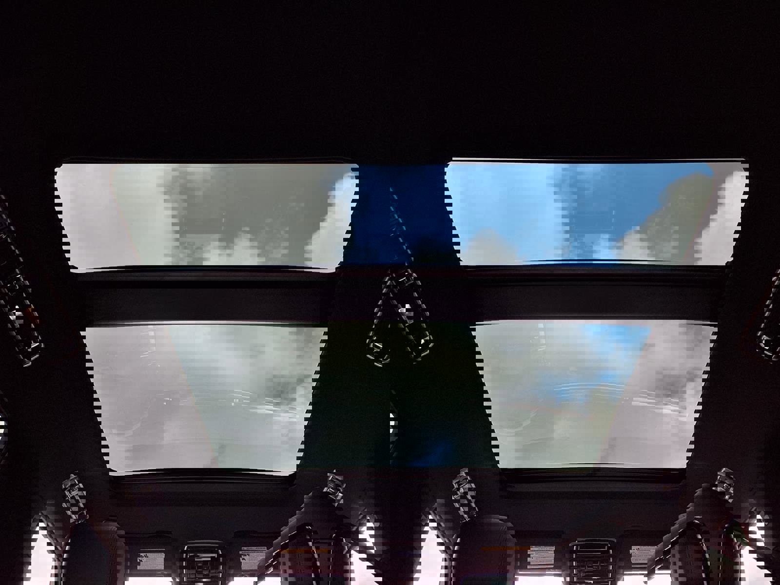 New 2026 Land Rover Range Rover Long Wheelbase SE image 24