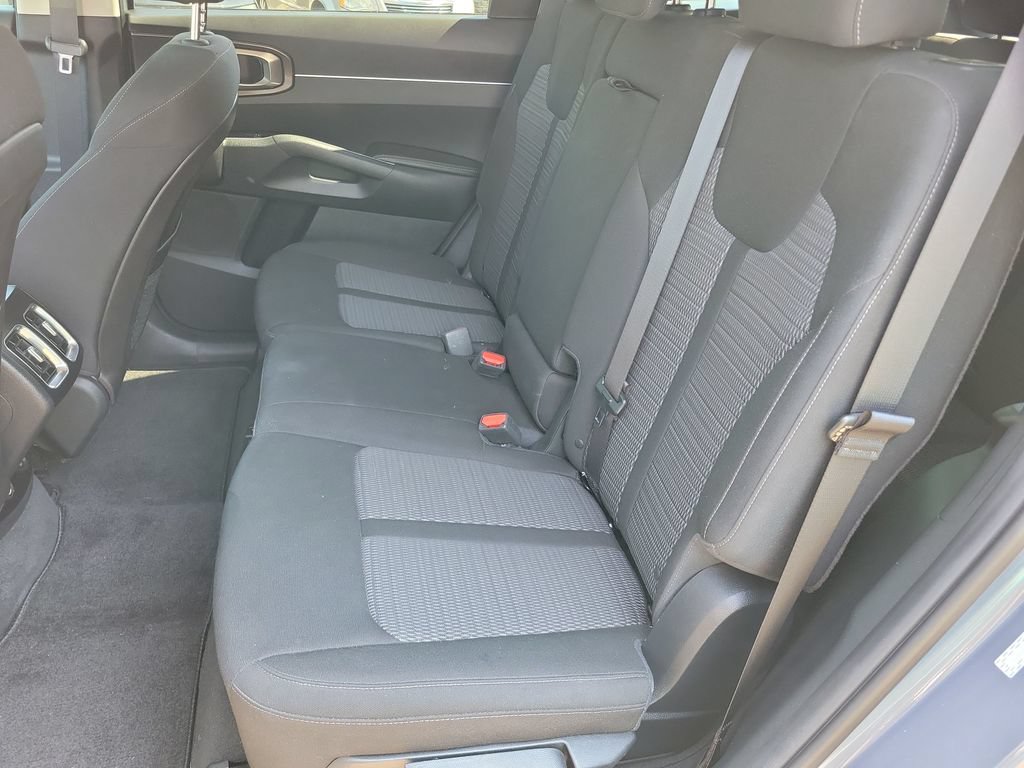 Used 2023 Kia Sorento LX FWD image 17