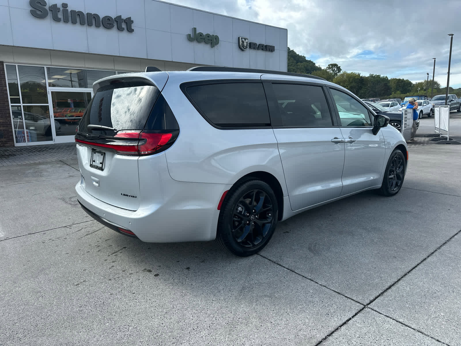 New 2026 Chrysler Pacifica Limited image 6