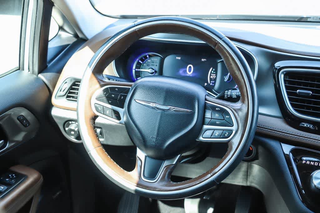 Used 2019 Chrysler Pacifica Limited w/ Advanced Safetytec Group FWD image 15