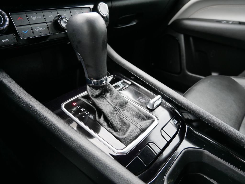 Used 2025 Jeep Compass Limited image 21