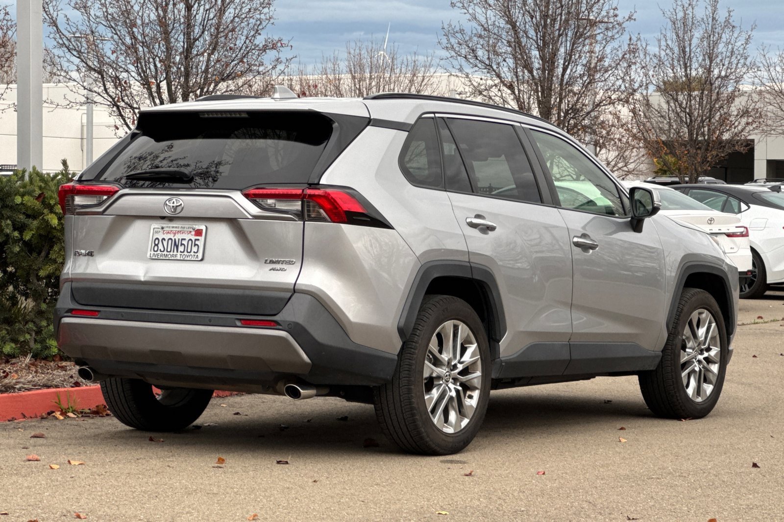 Used 2020 Toyota RAV4 Limited image 4