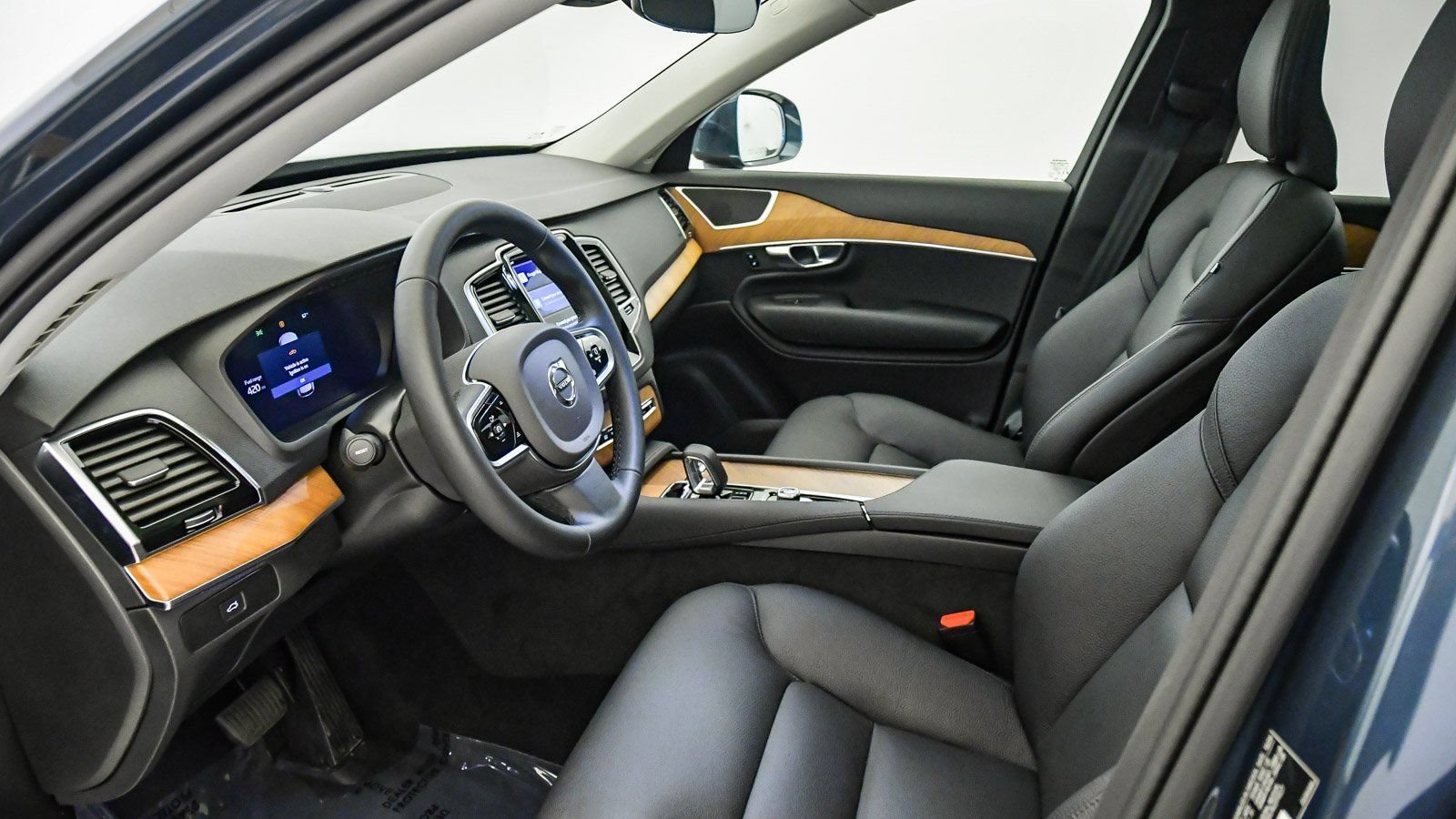 Used 2025 Volvo XC90 B6 Ultra AWD/4WD image 18