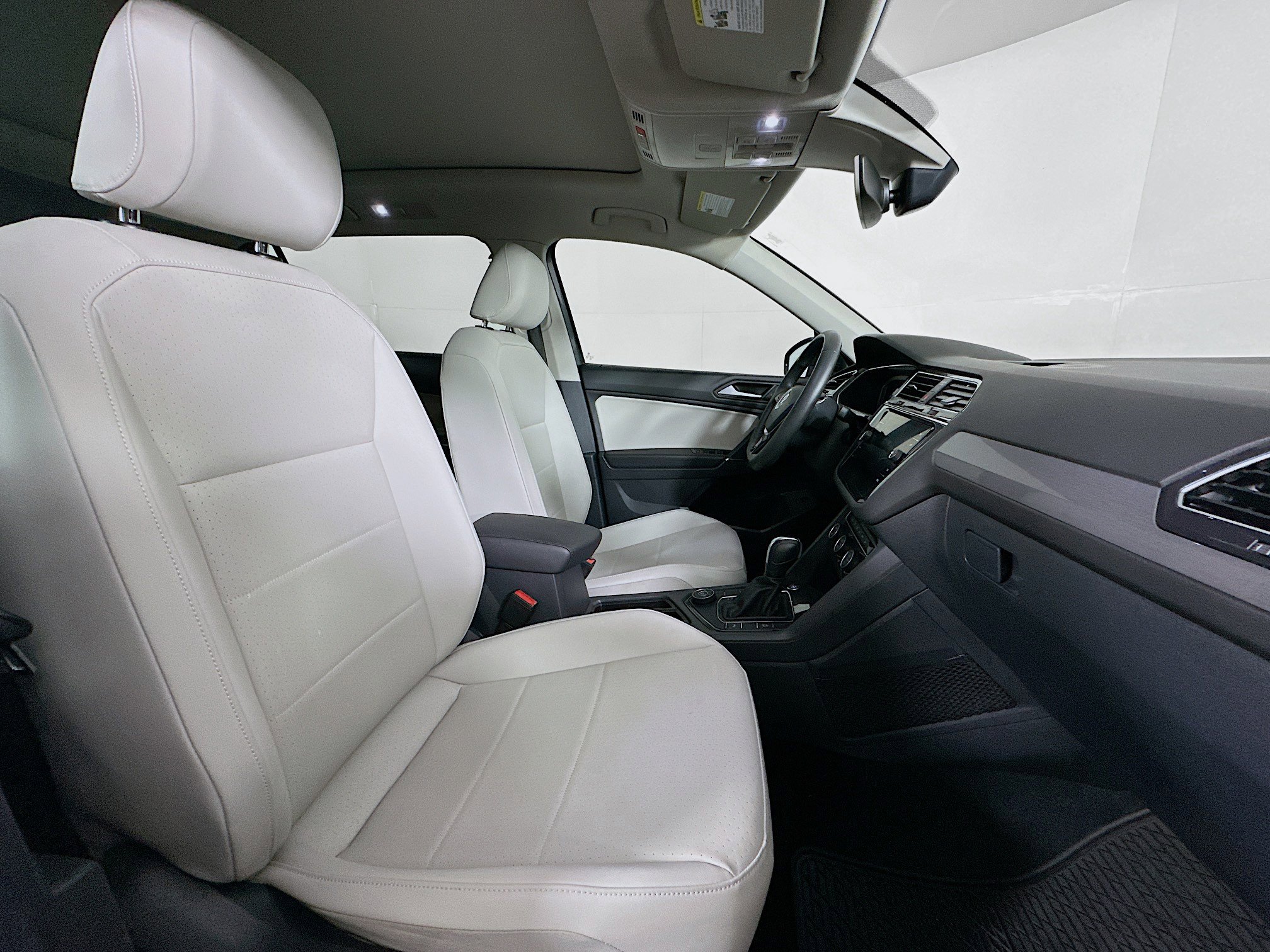 Used 2020 Volkswagen Tiguan SEL w/ 3rd Row Seat Package image 33