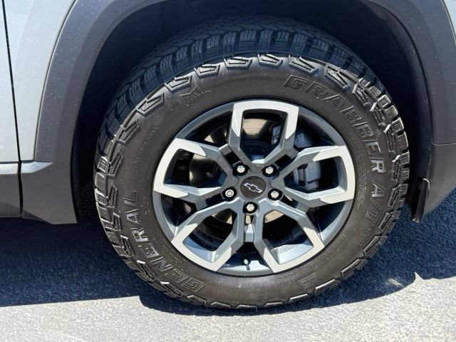 Used 2025 Chevrolet Equinox ACTIV w/ Safety and Technology Package AWD/4WD image 29