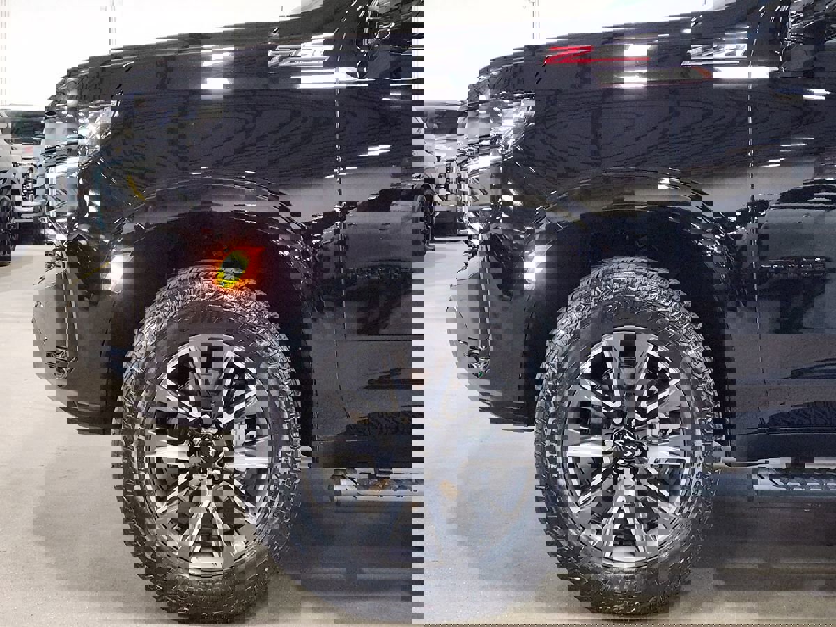 Used 2024 Chevrolet Tahoe Z71 w/ Luxury Package AWD/4WD image 5