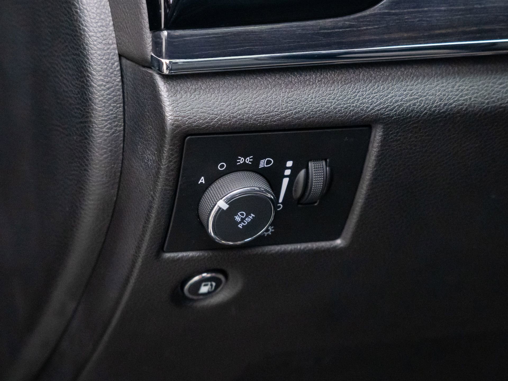 Used 2020 Jeep Grand Cherokee Overland image 22