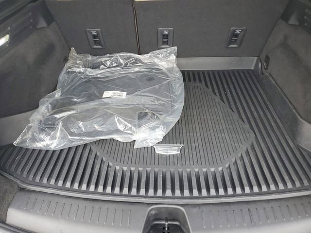 Used 2024 Cadillac XT4 Luxury w/ Cold Weather Package image 9