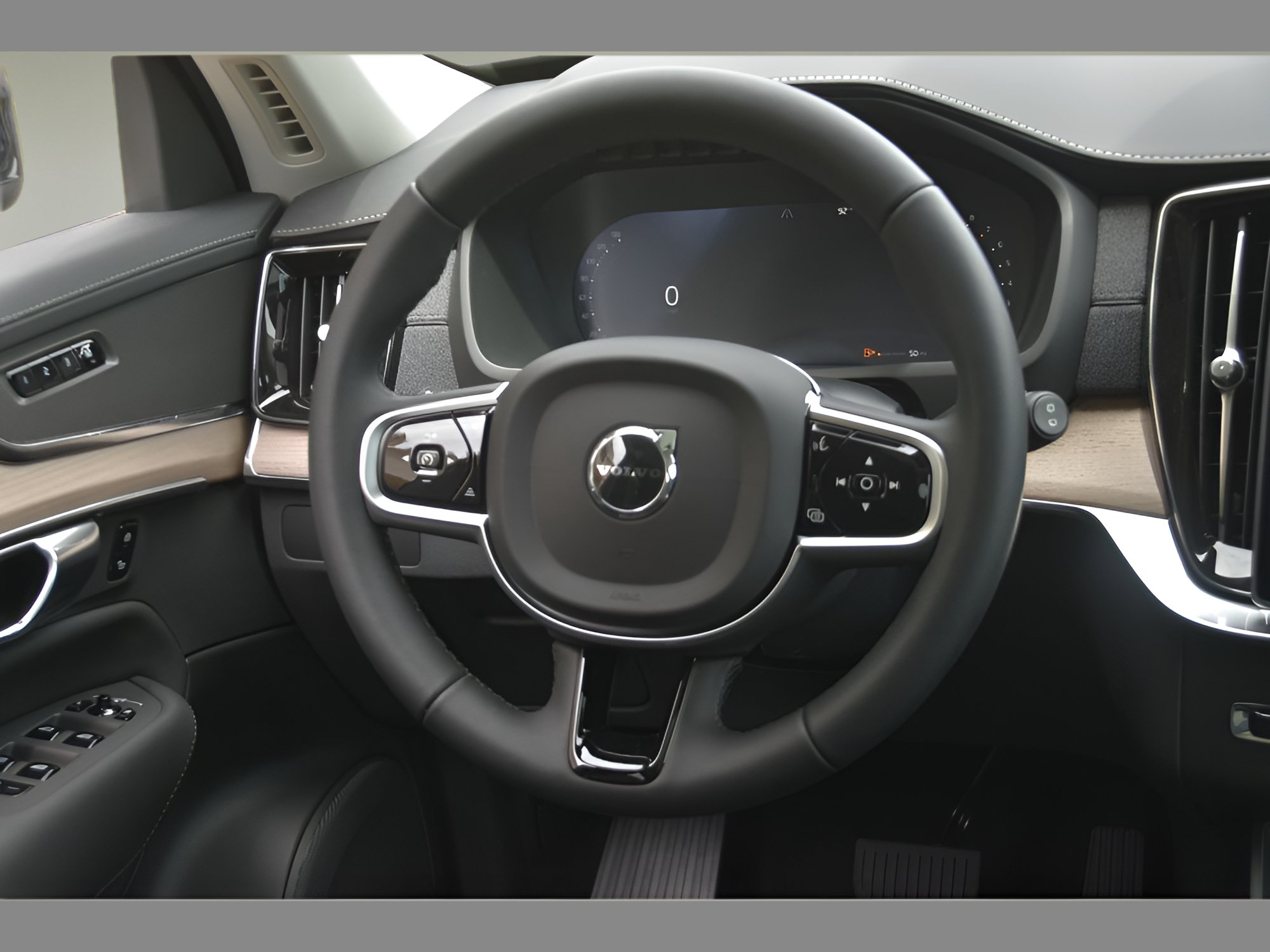 Used 2026 Volvo XC90 B5 Core w/ Protection Package Premier AWD/4WD image 16