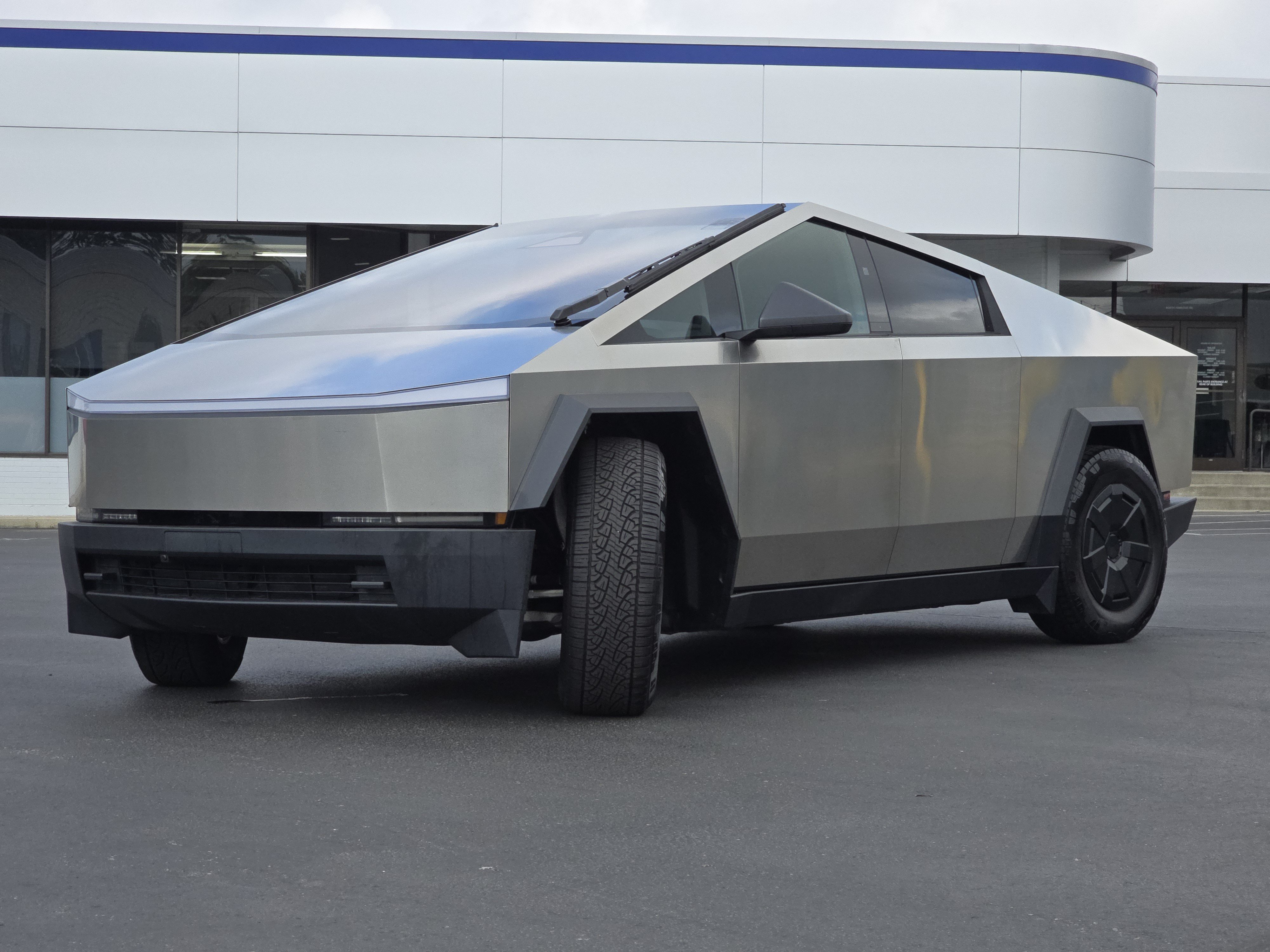 Used 2024 Tesla Cybertruck AWD Crew Cab image 3