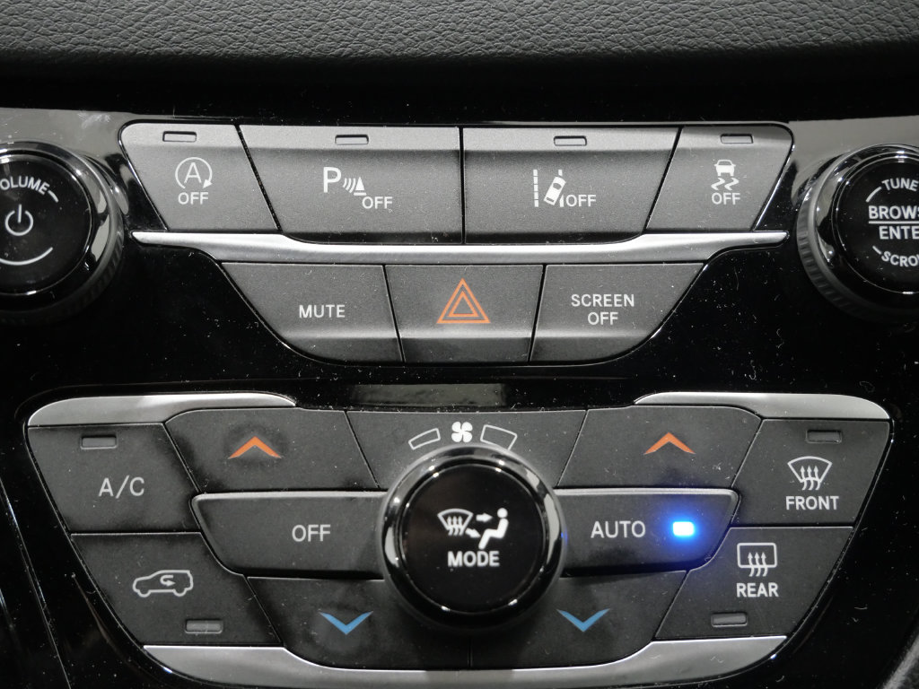 Used 2025 Chrysler Pacifica Select FWD image 19
